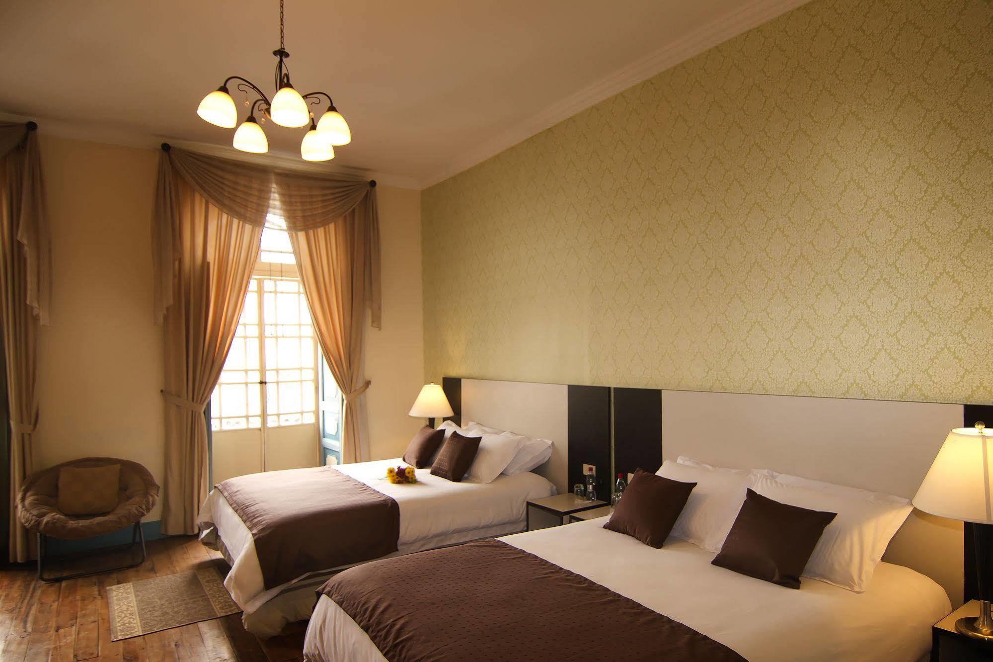 Del Parque Hotel & Suites Куенка Екстер'єр фото